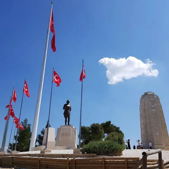 BİR DESTANIN İZİNDE ŞEHİTLERİMİZİN HUZURUNDA:  ÇANAKKALE ŞEHİTLİK TURU