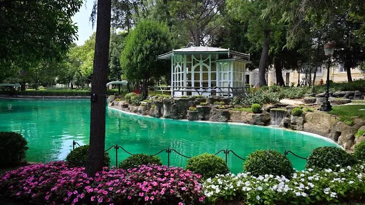 İSTANBUL’UN SARAYLARINDAN TARİHİ SOKAKLARINA BİR YOLCULUK