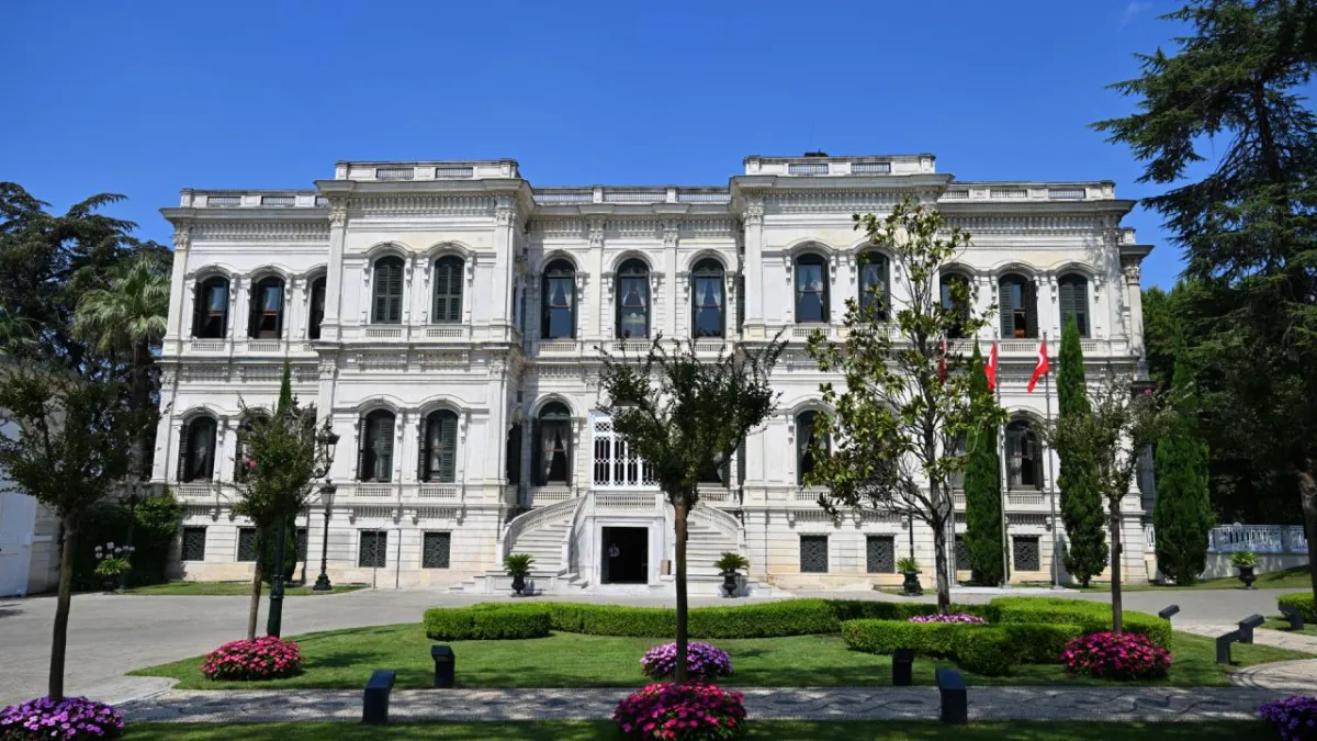 İSTANBUL’UN SARAYLARINDAN TARİHİ SOKAKLARINA BİR YOLCULUK