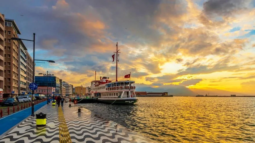 İZMİR'İN KALBİNE EGE'NİN MAVİLİKLERİNE YOLCULUK: İZMİR TURU