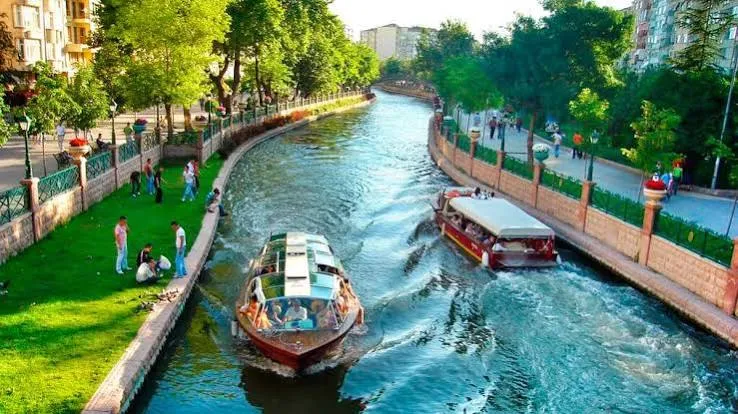 MASAL ŞATOSU'NDAN PORSUK ÇAYI'NIN KIYISINA: ESKİŞEHİR TURU