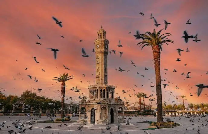 İZMİR'İN KALBİNE EGE'NİN MAVİLİKLERİNE YOLCULUK: İZMİR TURU